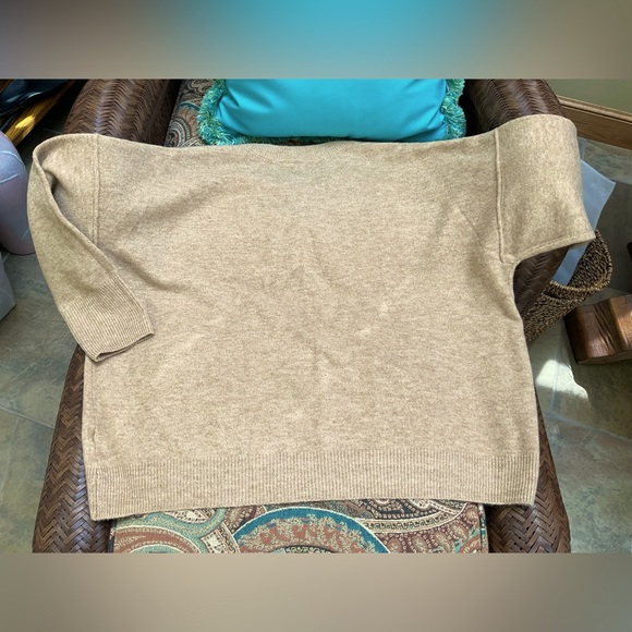 Vince Camuto ladies oversized sweater. NWOT - Picture 2 of 5